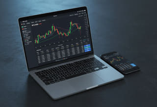 Surveillez l’activité — vérifiez l’historique de trading et l’activité du compte