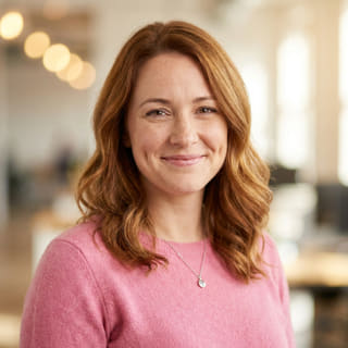 Photo de profil d’Emily Watson, présentée comme responsable du service client chez Corail Fondoire